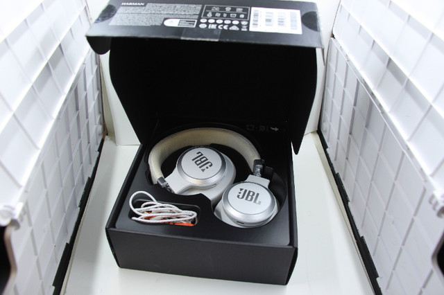 JBL Tune 660NC - Wireless, On-ear (#13549-3) in General Electronics in City of Halifax - Image 3