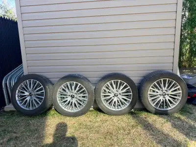 - Jeu de quatre / Set of 4 - Combinaison roues & pneus (toutes saisons) / Mags & Tire Combo (All Sea...