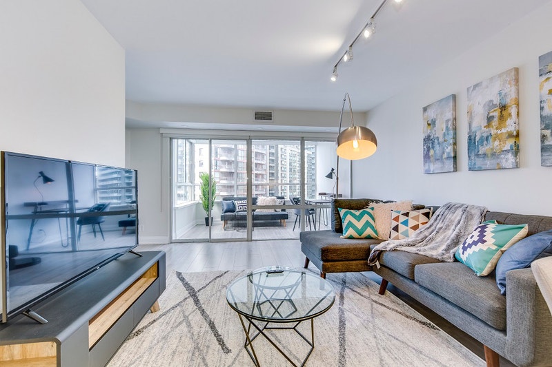 Den in Toronto Downtown for Rent 717 Bay St Room Rentals & Roommates