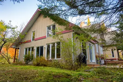 Lakefront Home for Rent – Just 30 Minutes from Ottawa Downtown
