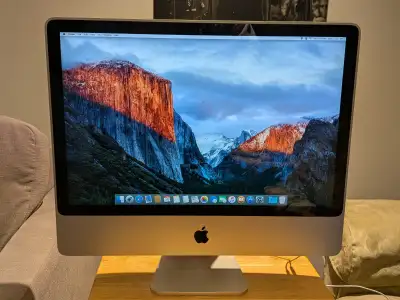 24” Apple iMac (Early 2008), View more