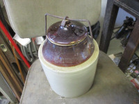 1930s CROCKERY BEAN POT WITH PROPER TOP LID METAL CLAMP $20.