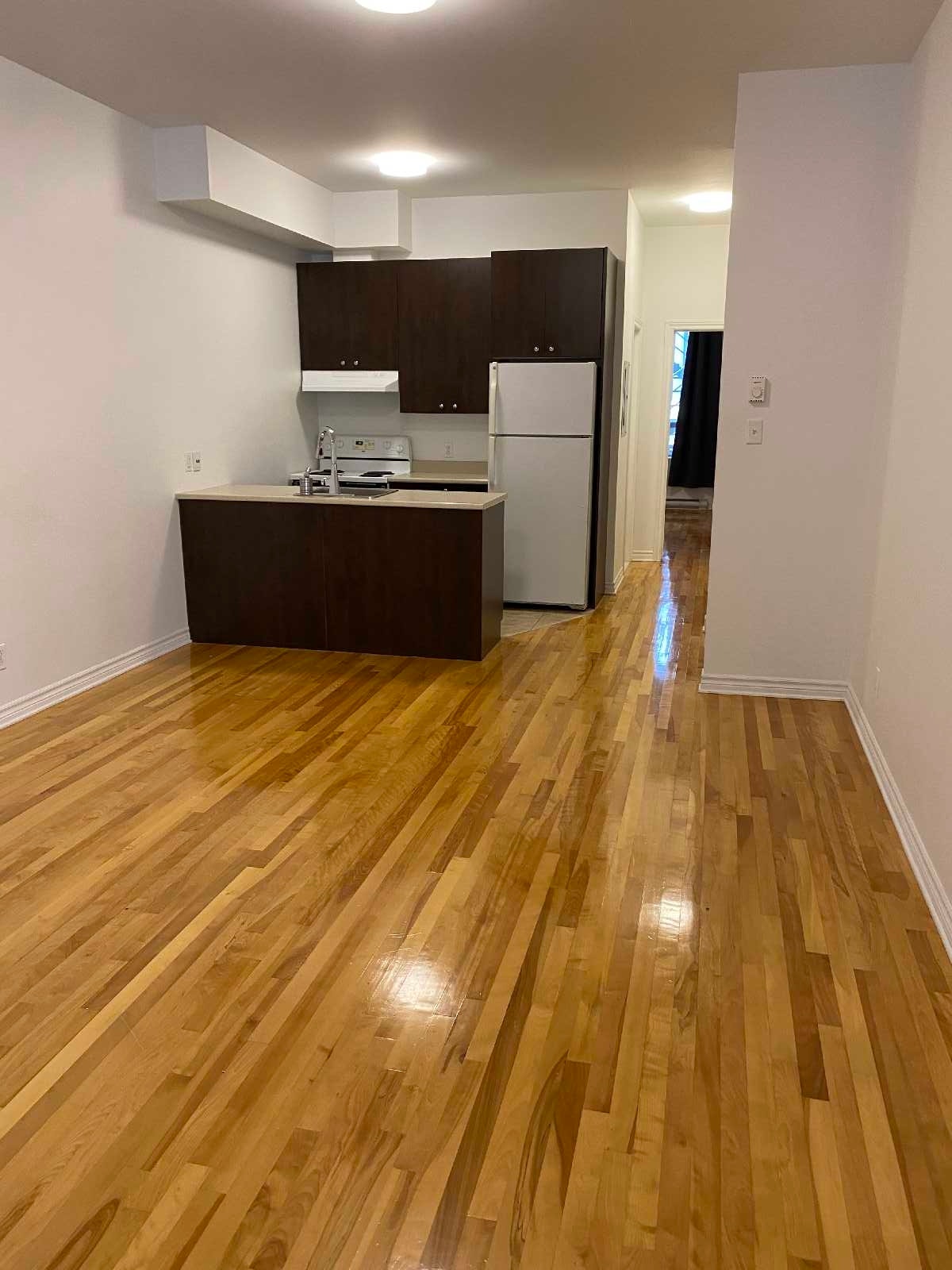 3415 Av. Laval — photo 1