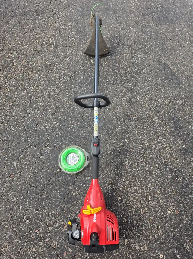 String Trimmer Leaf Blower Chainsaw in Outdoor Tools & Storage in Oshawa / Durham Region - Image 2