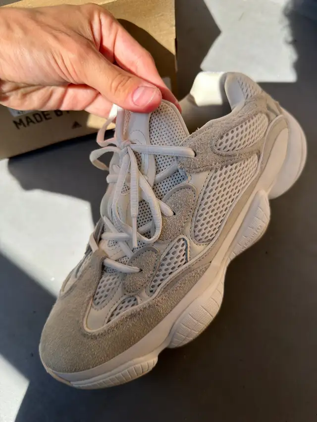 Yeezy 500 - Bone White - Men's Size 9 - With Box in Men's in Mississauga / Peel Region - Image 4