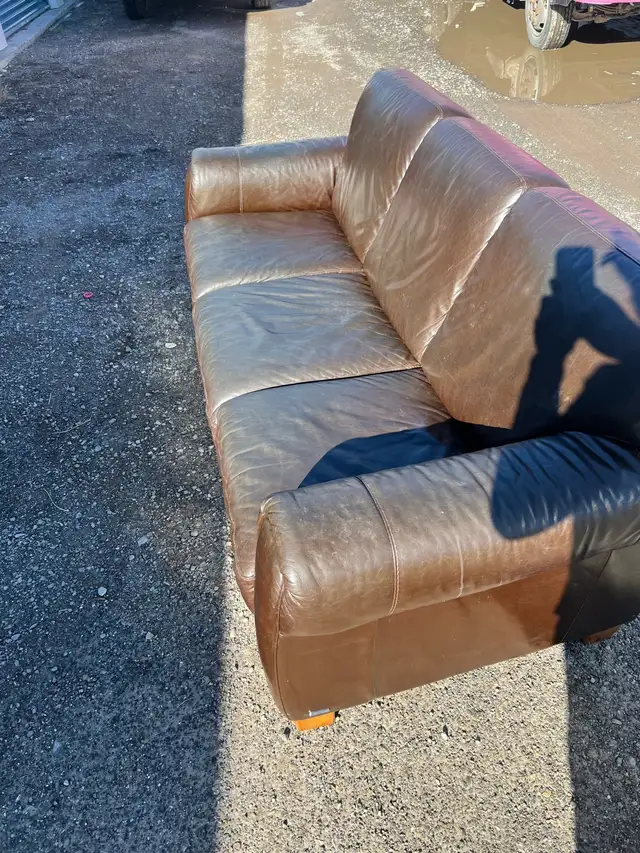 Brown leather natuzzi sofa64346711217539124