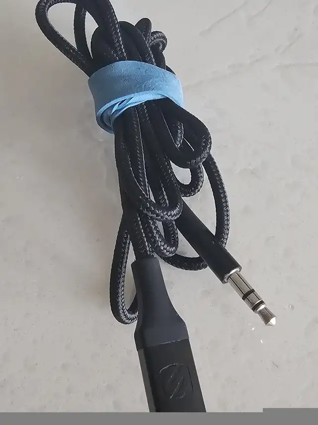 Audio Cable Lightning to 3.5mm Aux Cable 6 ft in General Electronics in City of Toronto - Image 6