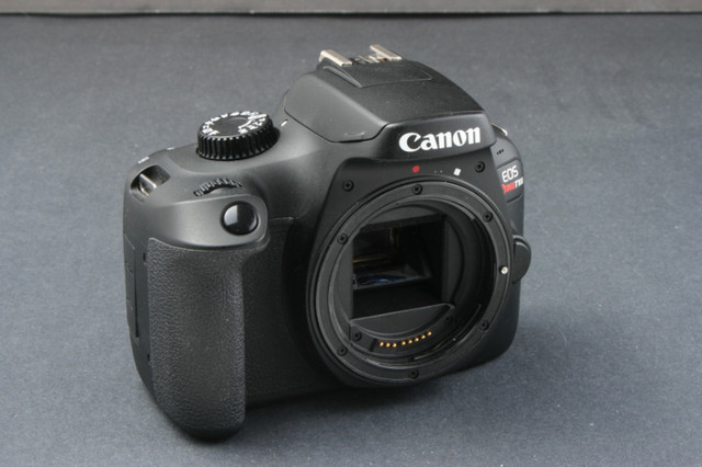 Canon EOS Rebel T100 / 4000D WIFi DSLR camera body, as NEW in Cameras & Camcorders in City of Toronto - Image 4