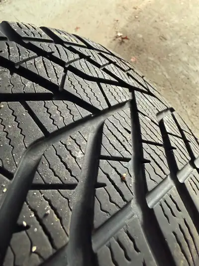 - 245/40/R19 98V - Yokohama Blu Earth - Envy wheels - 5x120 bolt pattern - Black rims with no scuffs...