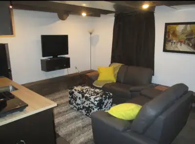 Separate Suite w laundry util included