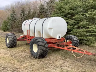HAUL ALL TANDEM AXLE TENDER TRAILER 2 compartments. Hydraulic drive centre auger and side discharge...