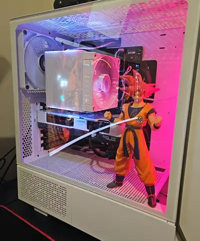 High-End Gaming PC + Samsung G8 OLED 34” + Alienware 240Hz Monit, View more