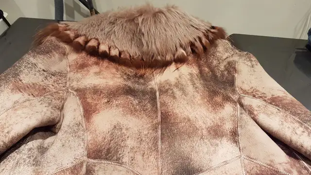 women's 3/4 shearling winter jacket in new condition in Women's - Tops & Outerwear in City of Toronto - Image 4