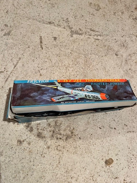 VINTAGE FRICTION  F-84F THUNDERSTREAK JET FIGHTER BOMBER 1960's in Toys & Games in Comox / Courtenay / Cumberland - Image 3