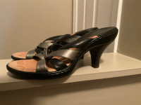 Sofft - black and silver leather sandals - size 7.5 - like New