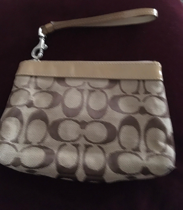 Coach wristlet wallet 100% authentic   in Women's - Bags & Wallets in London - Image 2