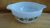 small vintage Pyrex bowl