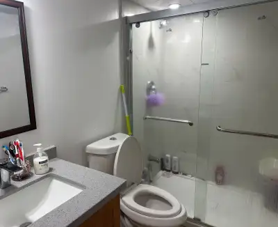 room available for rent for couples or girls