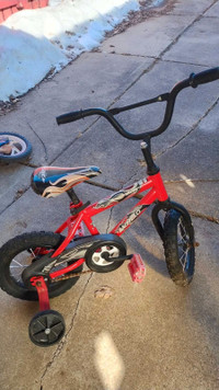 Kids bike for sale with training wheels, asking $10
