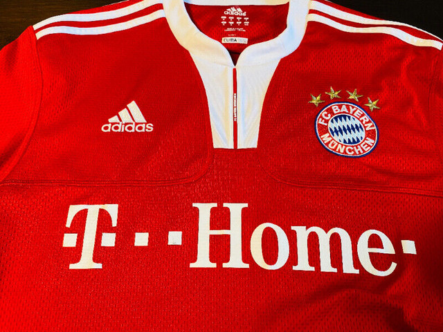 2009-2010 - Vintage Bayern Munich Soccer Jersey - Arjen Robben in Arts & Collectibles in City of Toronto - Image 3