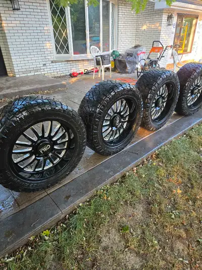 Cali 22" Rims c/w Nitto Ridge Grapplers. LT285/55/22 with 50% tread left. No curb scratches. Excelle...