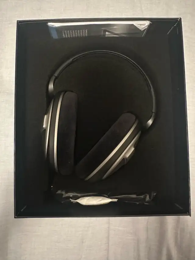 Sennheiser HD 559- Open back headphones in Headphones in Mississauga / Peel Region - Image 3