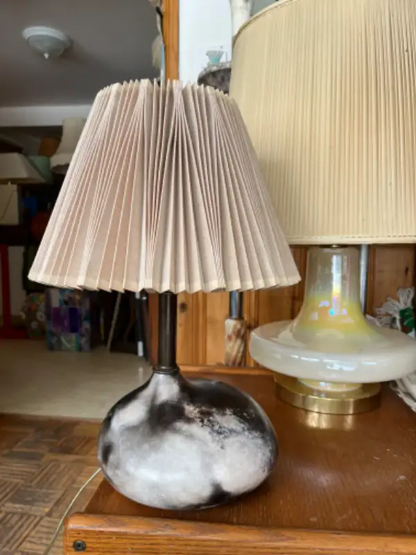 Vintage Asymmetrical Table Lamp Danish in style in Indoor Lighting & Fans in City of Montréal - Image 2