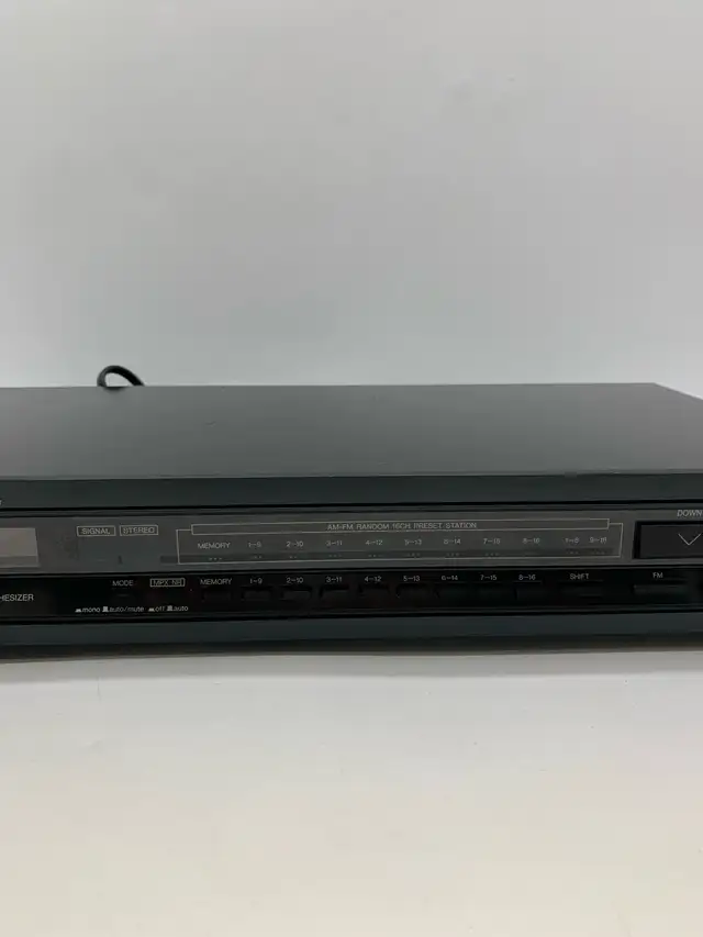 Denon TU-450 Vintage AM/FM Stereo Tuner - Tested in Stereo Systems & Home Theatre in City of Toronto - Image 4