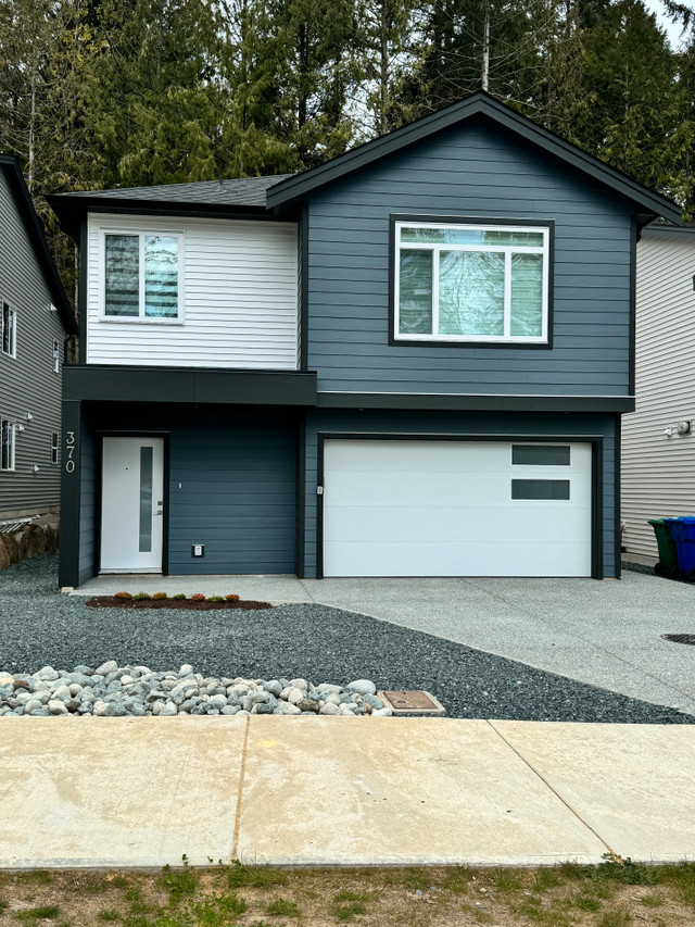 A beautifully appointed  3 bedroom and 2 bathroom house for rent in Long Term Rentals in Nanaimo