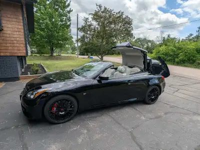 RARE 6 speed standard, car is in immaculate condition, Q60 S , rear wheel drive, second set of tires...