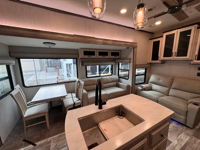 2022 Forest River sierra luxury 388bhrd in RVs & Motorhomes in Laval / North Shore - Image 6