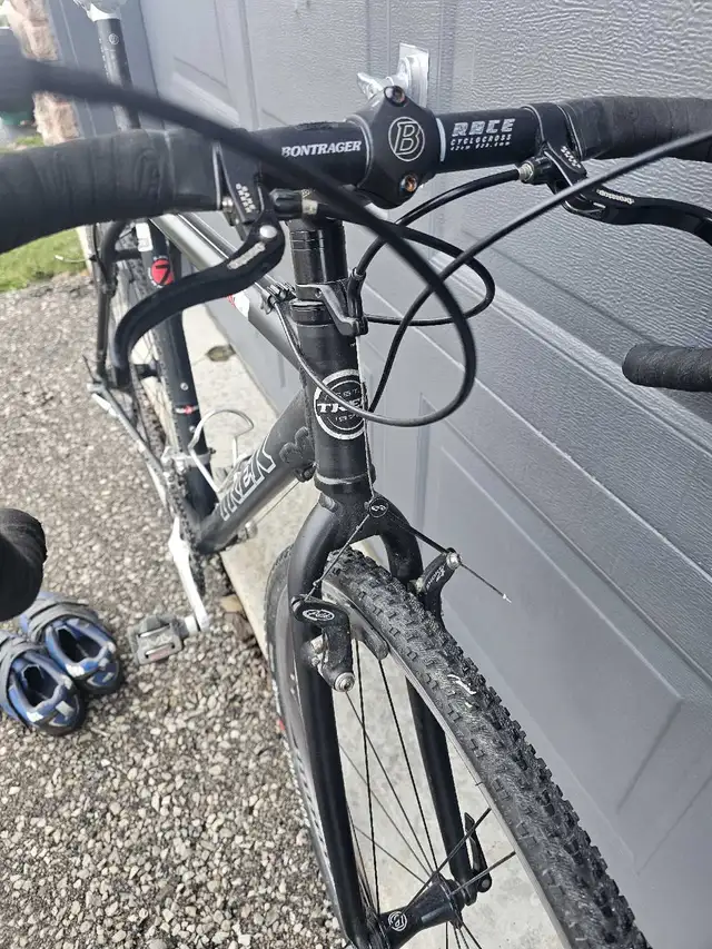 Trek X1 Gravel road bike  in Road in City of Toronto - Image 5