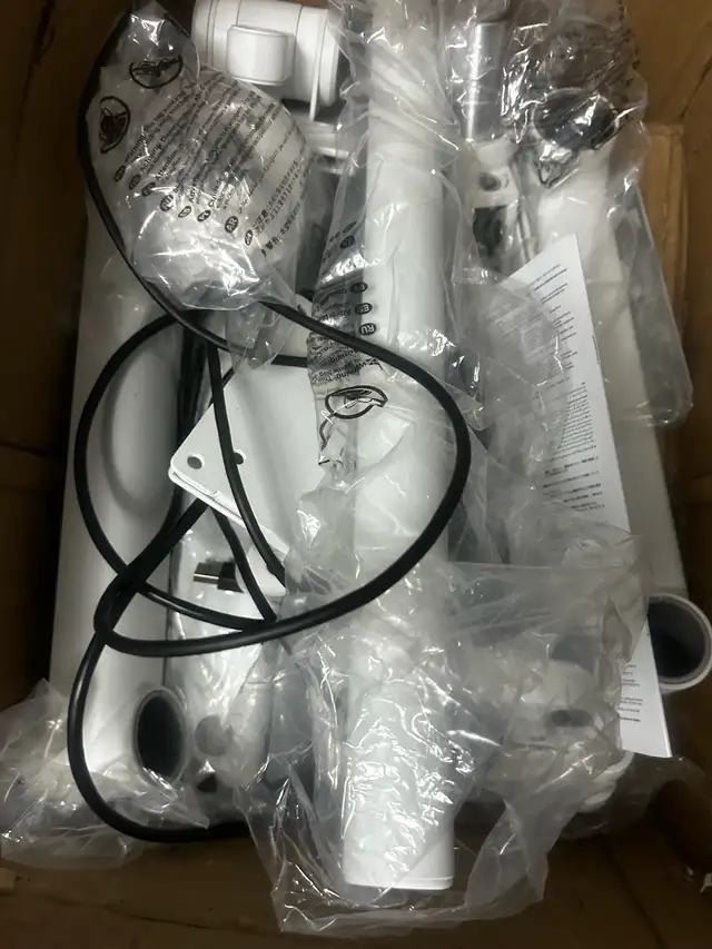 Montek Dual Monitor Arm nee in Monitors in Oshawa / Durham Region - Image 3