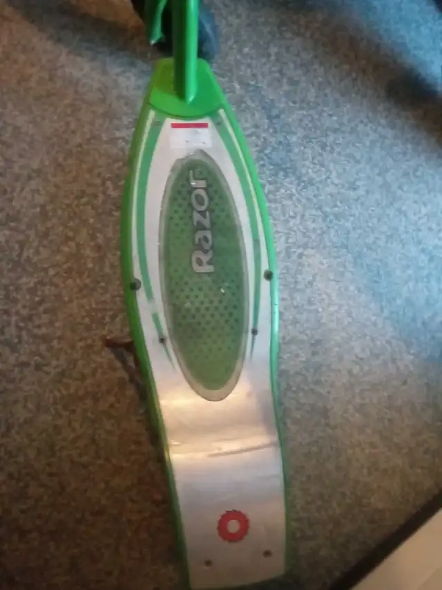 Razor Scooter used electric works perfectly missing charger in Other in Oakville / Halton Region - Image 4