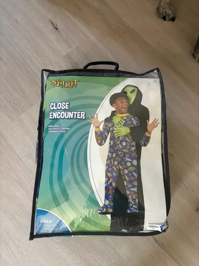 close Encounter child costume  in Other in Winnipeg - Image 2