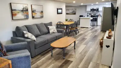 Perfect for traveling nurses and other professionals. Bright, quiet and secure. Walkable, very safe...