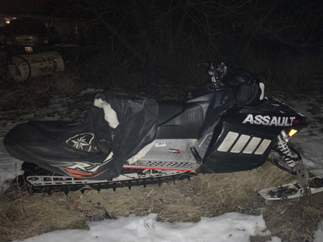 2009 Polaris 800 assault  in Snowmobiles in Quesnel - Image 4