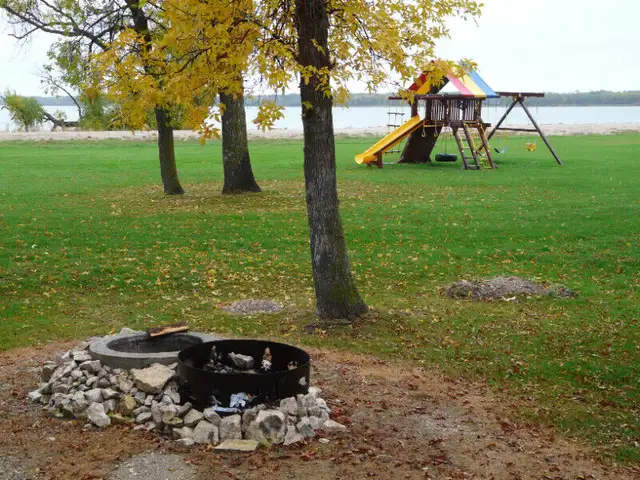Lakefront Cottage - Lake MB - 2-night minimum in Manitoba in Canada - Image 10