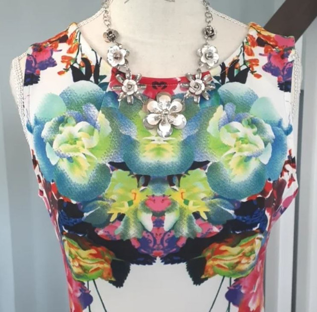 H&M multi-colour floral kaleidoscope sheath dress in Women's - Dresses & Skirts in Markham / York Region - Image 2