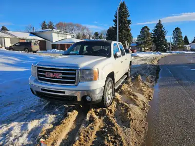 2013 GMC Serria SLT 4 door. Heated and cooled seats Sun roof A/C Heat Tow package 5.3 liter New batt...