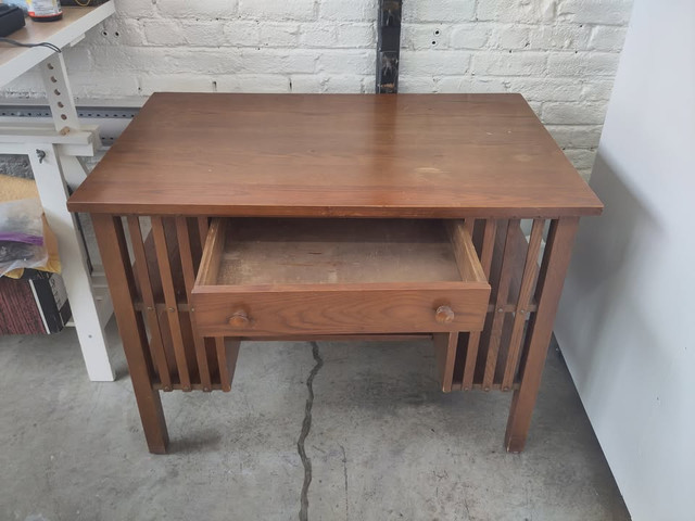 Beau Bureau en bois massif dans Bureaux  à Ville de Montréal - Image 2