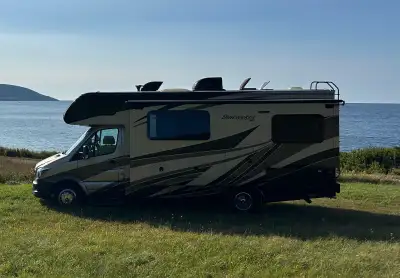 Sunseeker 2400 w 1997 Chassis Mercedes Sprinter 85000 km, moteur diesel, 1 extention seulement, modè...