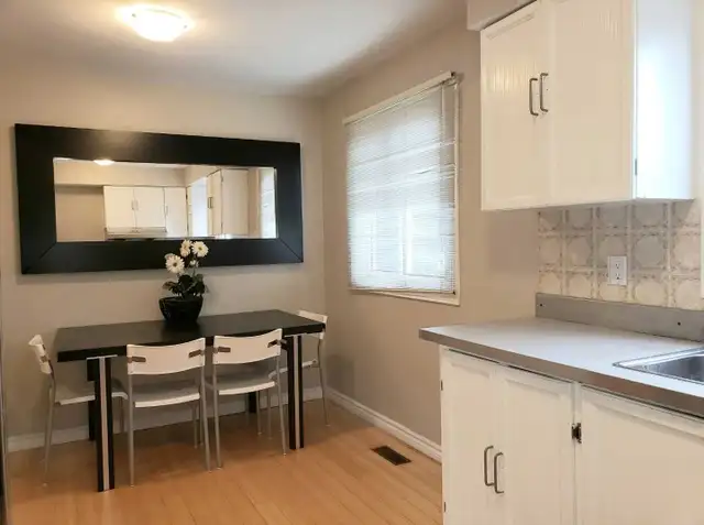 ROOM FOR RENT. CLOSE TO SQUARE ONE- HEART OF MISSISSAUGA63838173247107122
