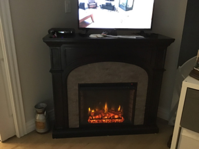 Electric Fireplace dans Meubles de télé et unités de divertissement  à Moncton - Image 3