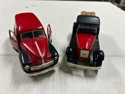 Voici deux modèles réduits moulés sous pression de Canadian Tire, parfaits pour les collectionneurs...