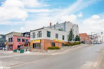Rare opportunity to own a thriving 3,600 sq. ft. wing restaurant in the heart of downtown Barrie! Bo...