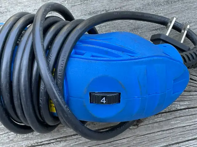 Mastercraft Corded Variable Speed Rotary Tool with Attachments in Power Tools in Edmonton - Image 4