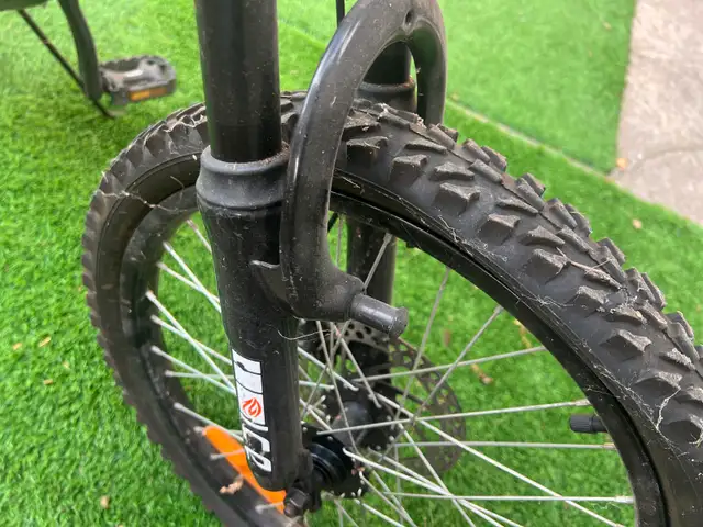 CCM Assault Youth Full-Suspension Mountain Bike  in Kids in Ottawa - Image 4