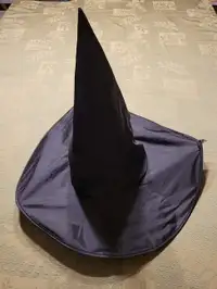 black witches hat (100% nylon)