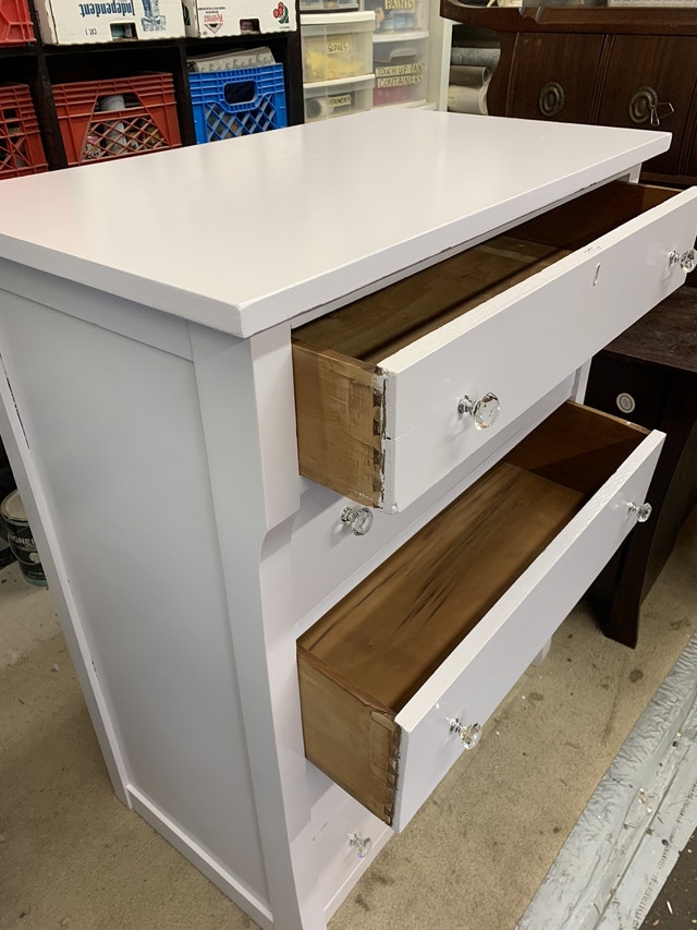 WHITE 5 DRAWER SOLID WOOD UPRIGHT DRESSER Dressers & Wardrobes